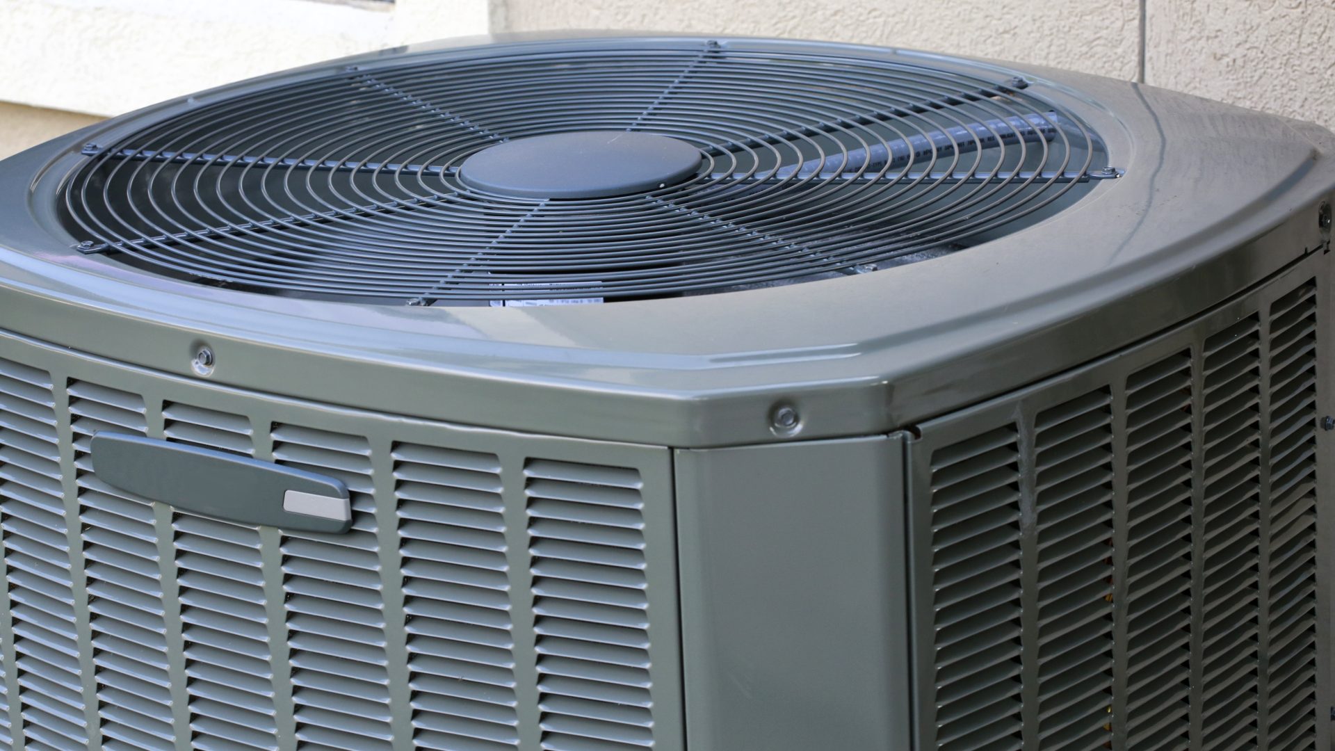 What temperature does the average homeowner keep their AC on in Florida?
